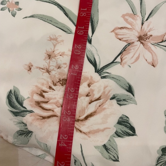 RW&CO Sleeveless/Cap Sleeve Floral Blouse Size Medium, NWOT - Picture 6 of 8